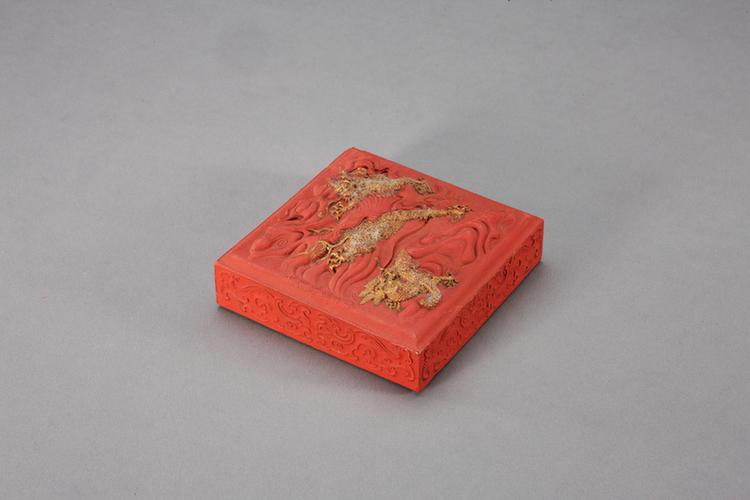 乾隆款云行雨施万国咸宁朱墨