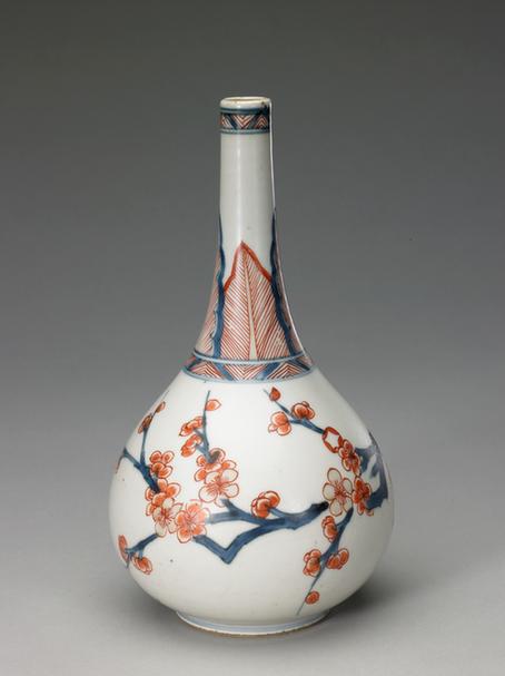 青花矾红彩梅花纹胆式瓶