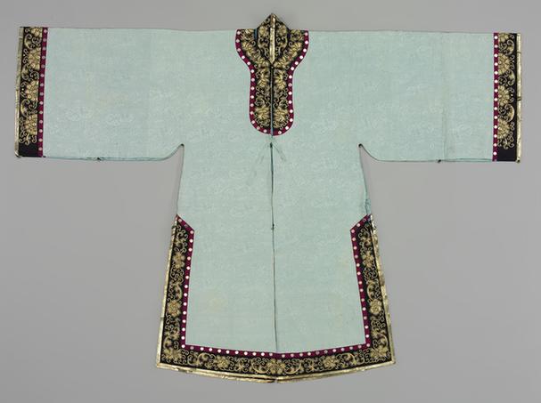 湖色缎绣折枝花云蝠金鹿纹二变男帔