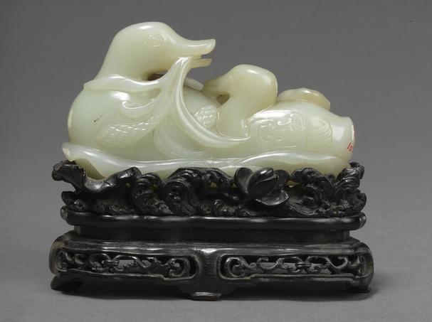 青玉衔谷穗卧莲双凫