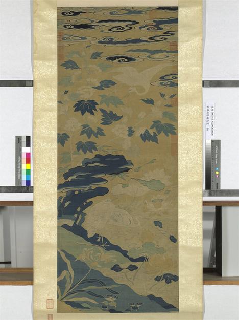 缂丝蓉塘戏鹭轴