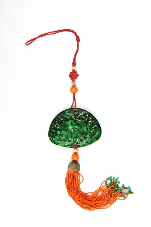 翠玉镂雕双面香囊