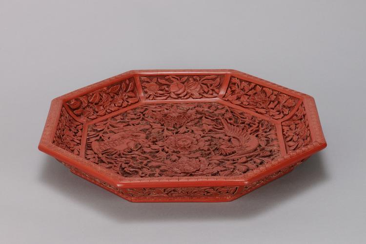 剔红双凤纹八方盘