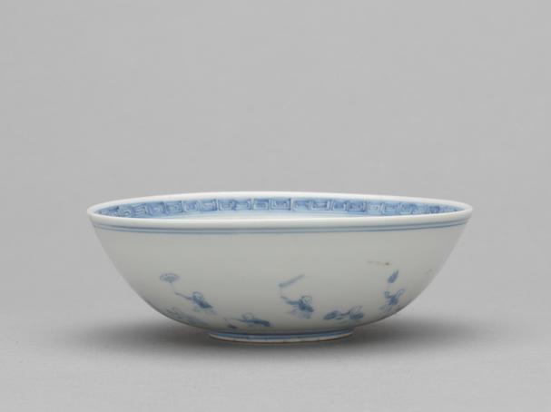 青花淡描婴戏纹碗