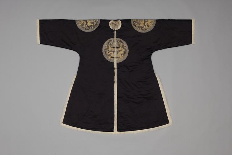 石青色缎平金绣四团云龙纹青白肷皮衮服