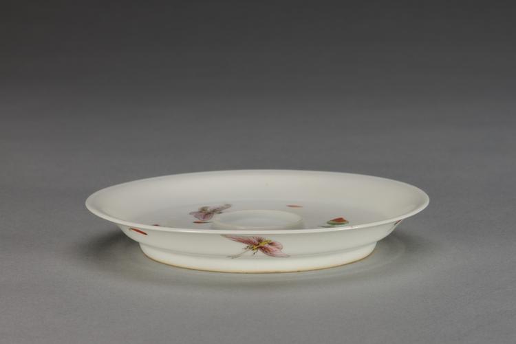 粉彩花蝶纹盏托