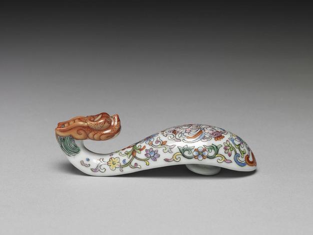 白地粉彩凤凰龙首瓷带钩-2