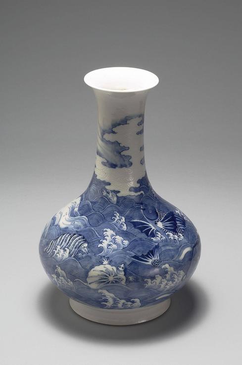 白地青花四海来朝瓶