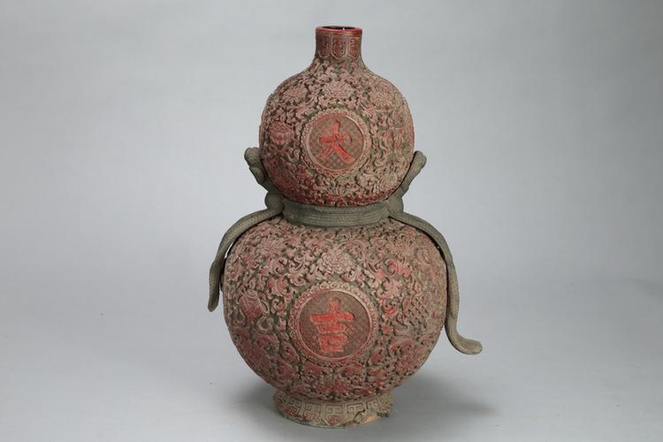 剔红缠枝莲八宝纹嵌铜大吉葫芦式绶带瓶