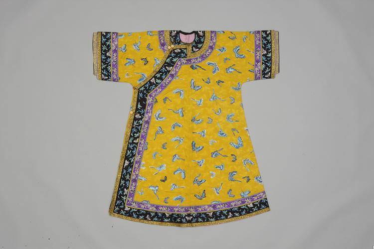 明黄色绸绣三蓝百蝶纹夹衬衣