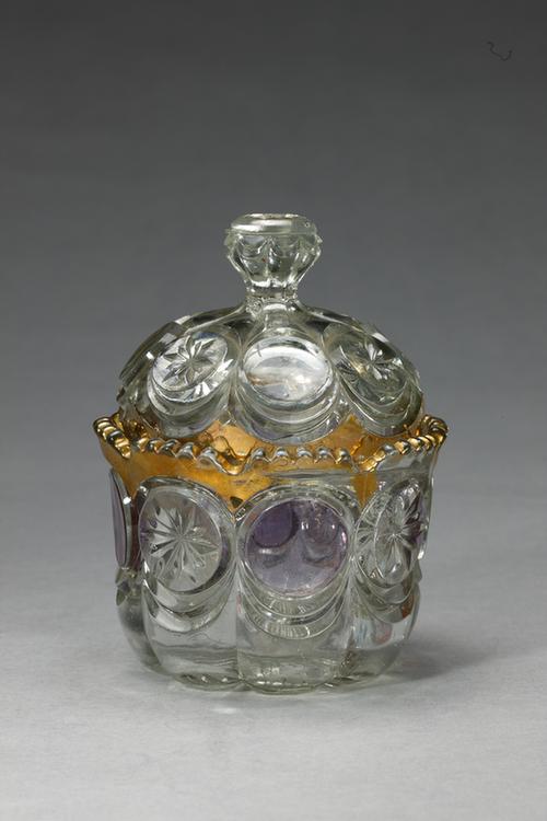 白玻璃团花纹盖罐