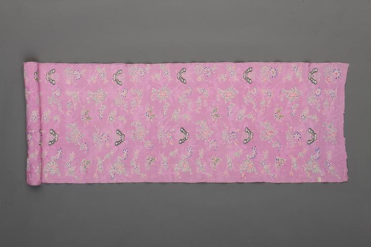 粉色菊蝶纹印花绸