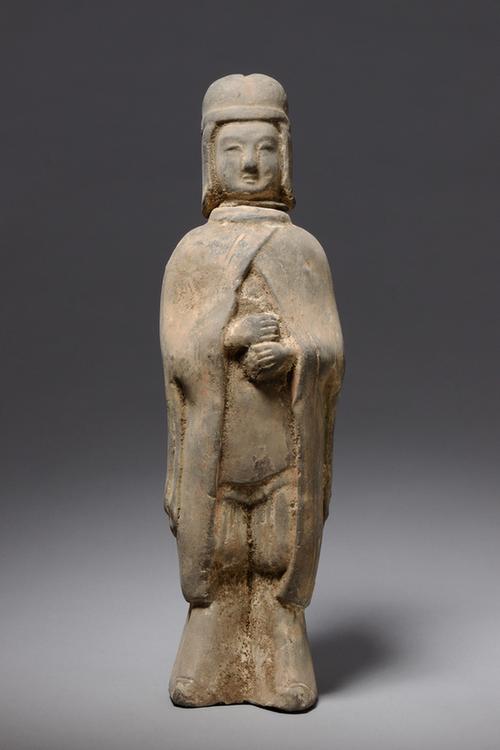 陶披风衣男立俑