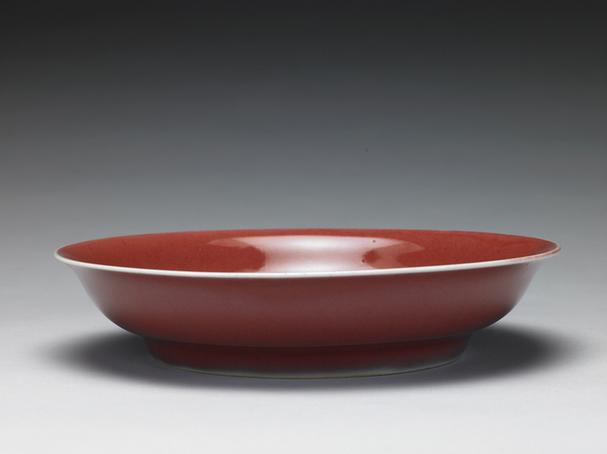 宣德款鲜红釉盘