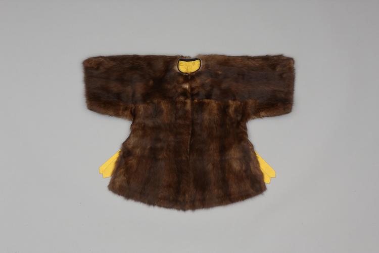 明黄色江山万代纹暗花江绸貂皮端罩