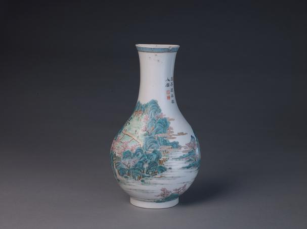 双清阁制款粉彩山水图壁瓶