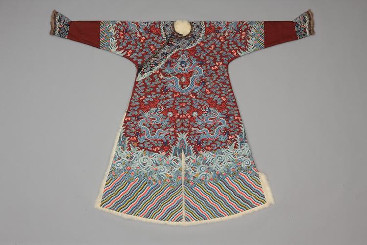 绛色缂丝彩云蝠蓝龙纹天马皮男龙袍