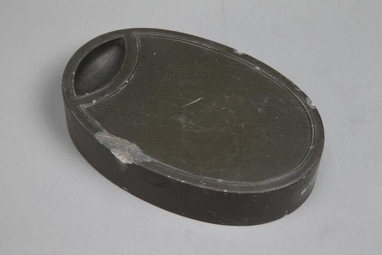 御铭歙石仿汉海天初月砚