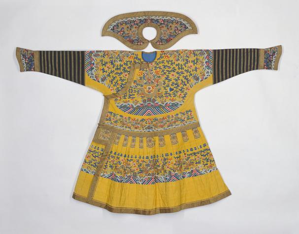 明黄色缂丝彩云蝠金龙纹男棉朝袍