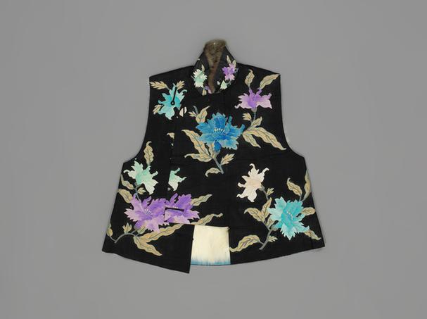 青色缂丝牡丹纹天马皮琵琶襟坎肩