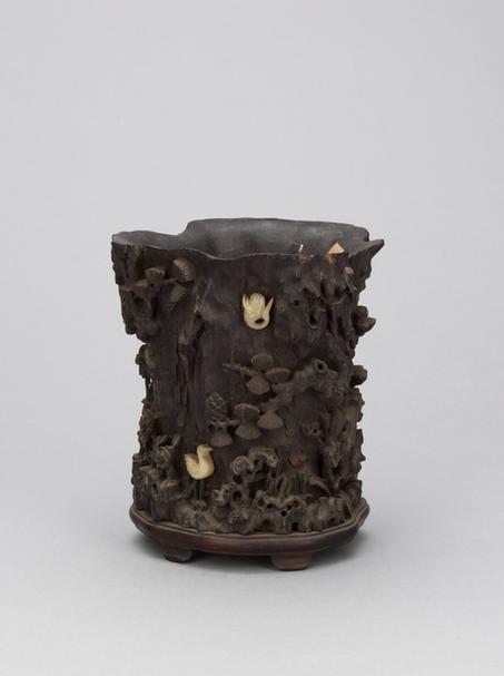 紫檀木雕花卉纹嵌玉树根式笔筒