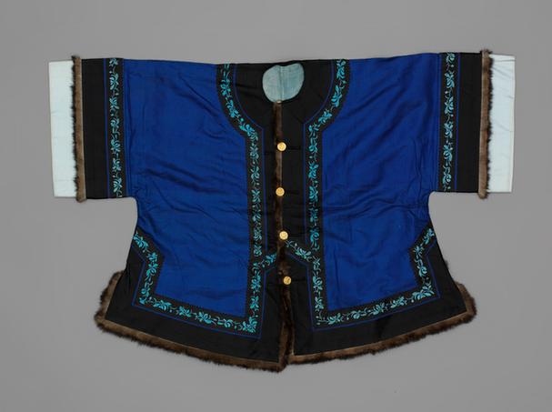 蓝色水纹暗花缎镶貂皮边对襟夹马褂