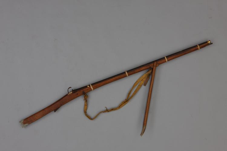 铁錾神花纹交枪