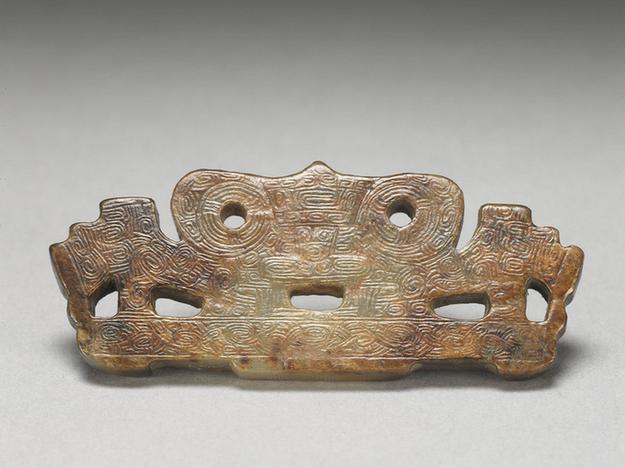 镂空神灵动物面纹玉饰