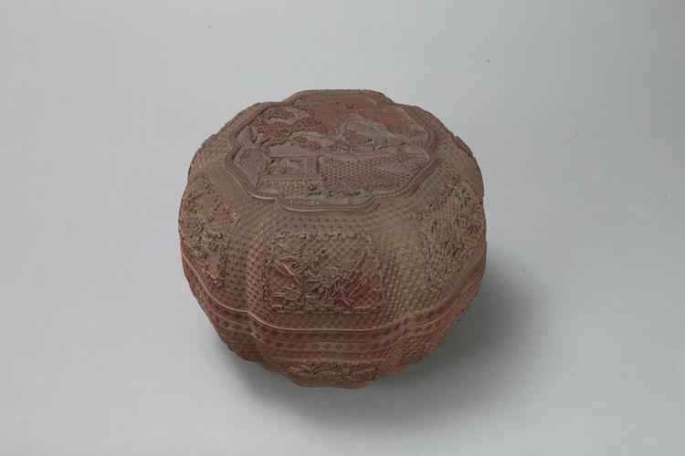 剔红山水人物图开光花卉纹六棱盒