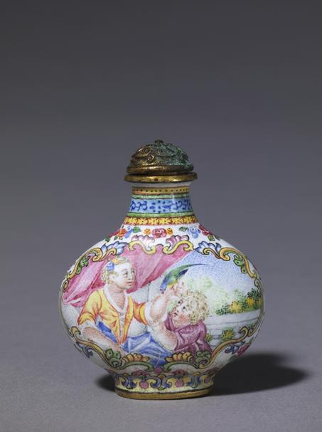 乾隆款画珐琅西洋仕女婴戏图鼻烟壶