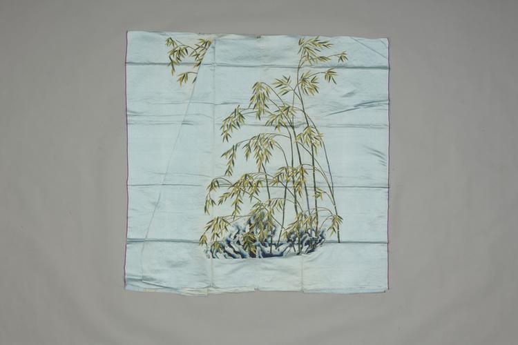 湖色缎绣浅彩整枝竹纹袍料