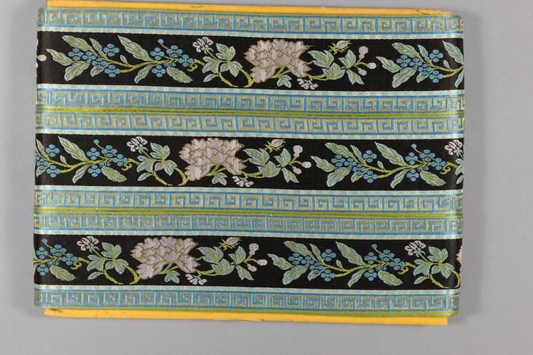 元青色织金浅彩牡丹桂花纹绦