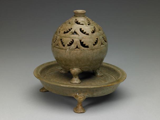 青釉熏炉