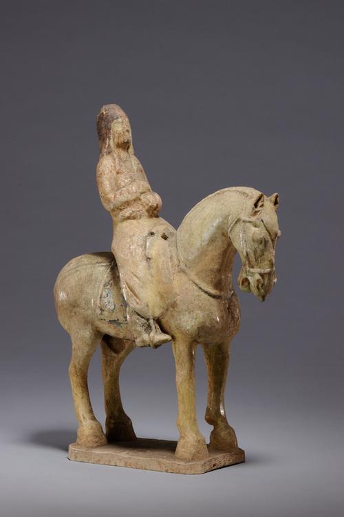 陶黄釉骑马男俑