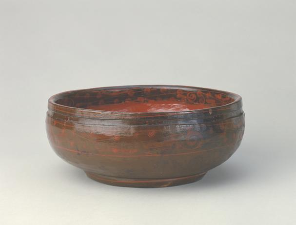 彩绘漆勾云纹盂