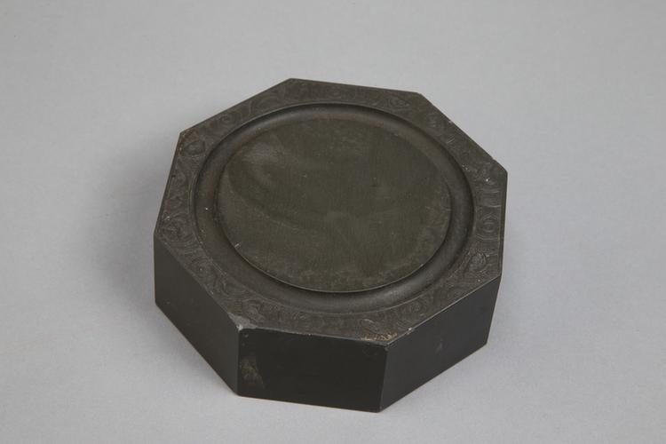 御铭歙石仿唐八棱砚