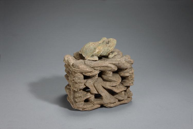 木雕彩绘镂空座青蛙建筑嵌件