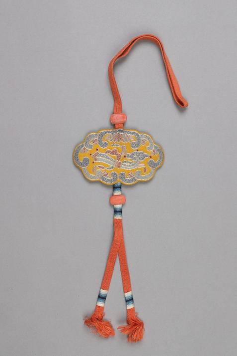 黄色缎平金绣如意纹如意头式荷包