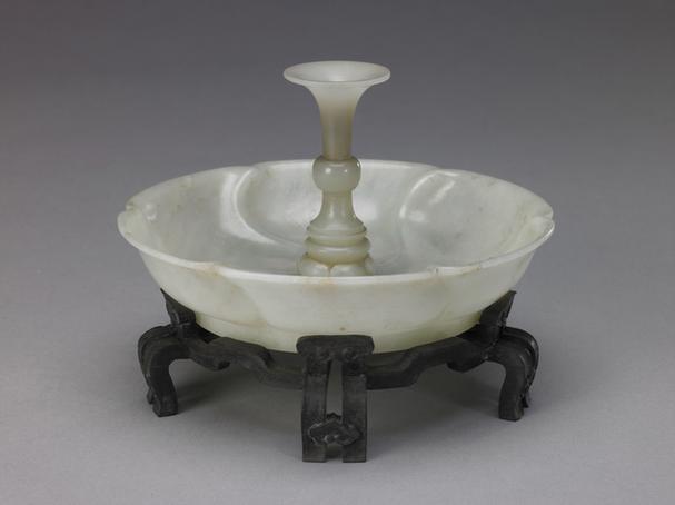 青玉莲瓣托觚式香插