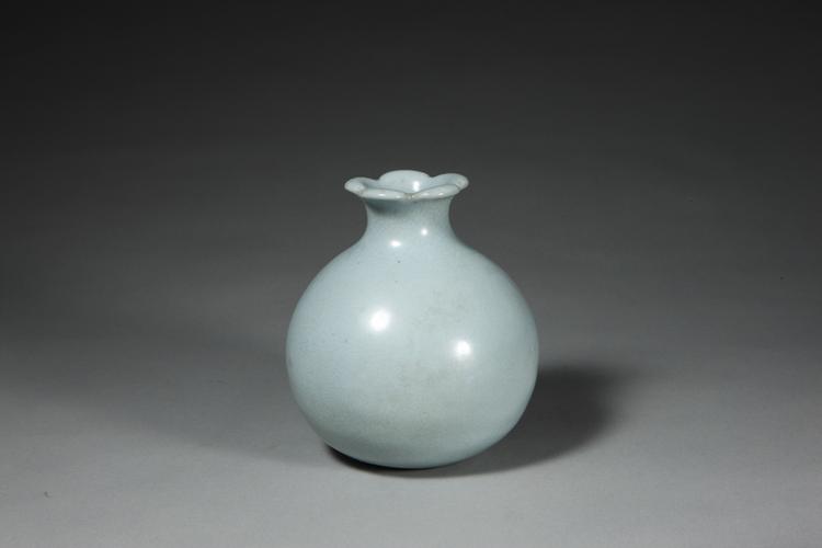 雍正款仿汝釉石榴尊