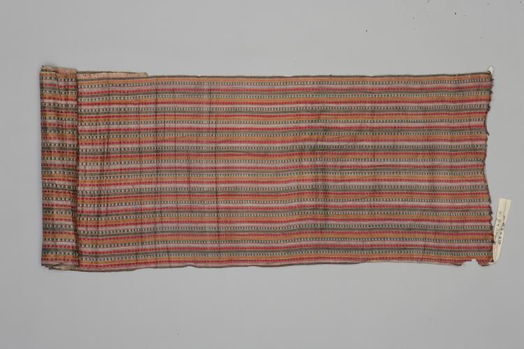 彩色条纹红黑色三叶纹回回锦