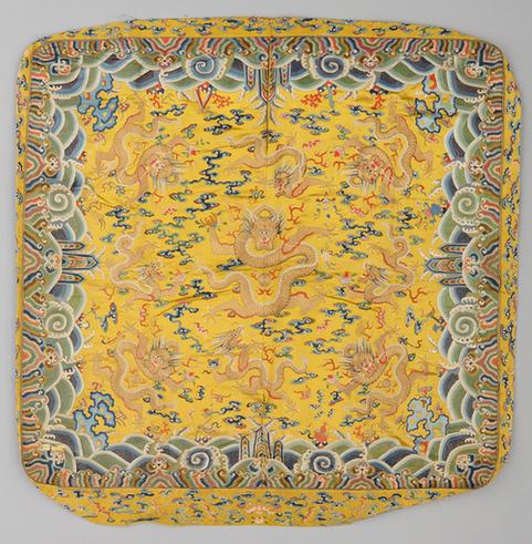 黄色缎绣云蝠海水金龙纹坐褥拆片