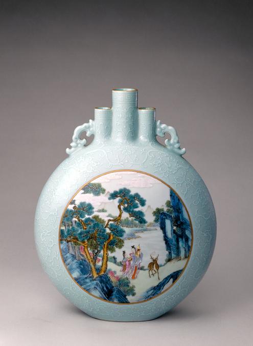 乾隆款粉彩开光山水人物图三孔扁瓶