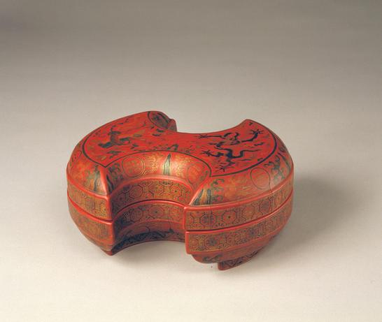 彩漆戗金银锭式盒