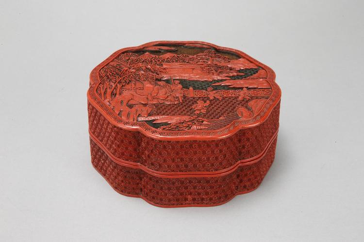 剔彩山水人物图葵瓣式盒