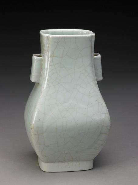 光绪款仿官釉贯耳瓶