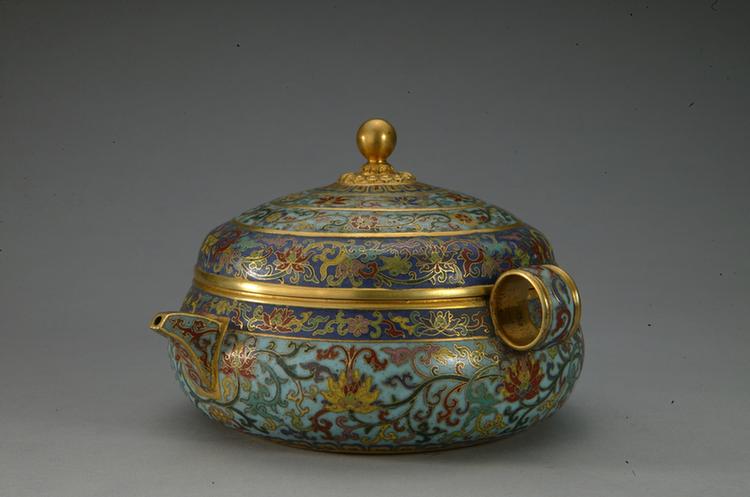 乾隆款掐丝珐琅勾莲纹卤壶