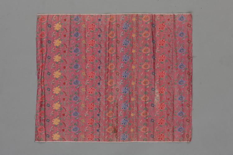 紫色地斜万字富贵灵仙祝寿纹锦