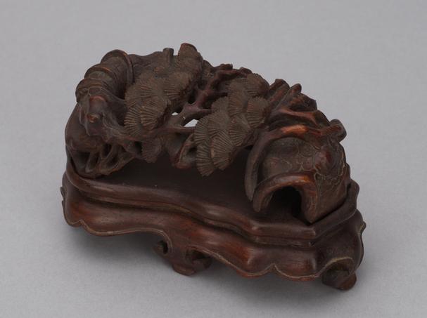 竹根雕松纹笔架