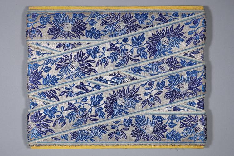 银地三蓝九花纹绦